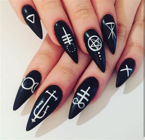 Simple witchy nails